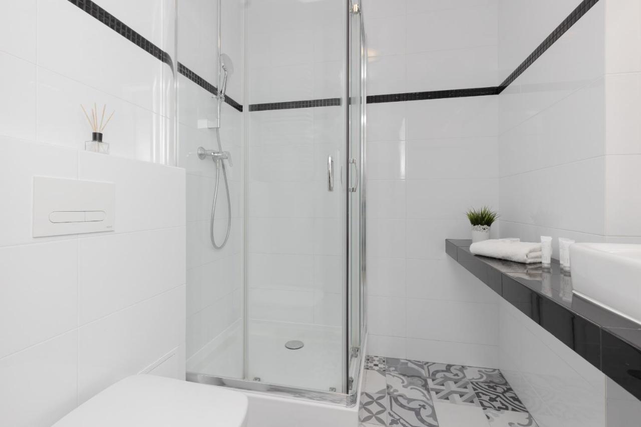 Old Town Spacious Apartment Bonifraterska By Renters Varsó Kültér fotó