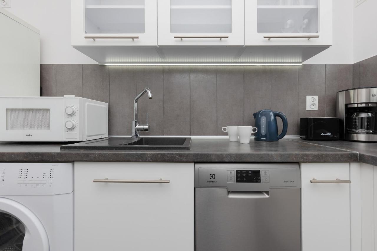 Old Town Spacious Apartment Bonifraterska By Renters Varsó Kültér fotó